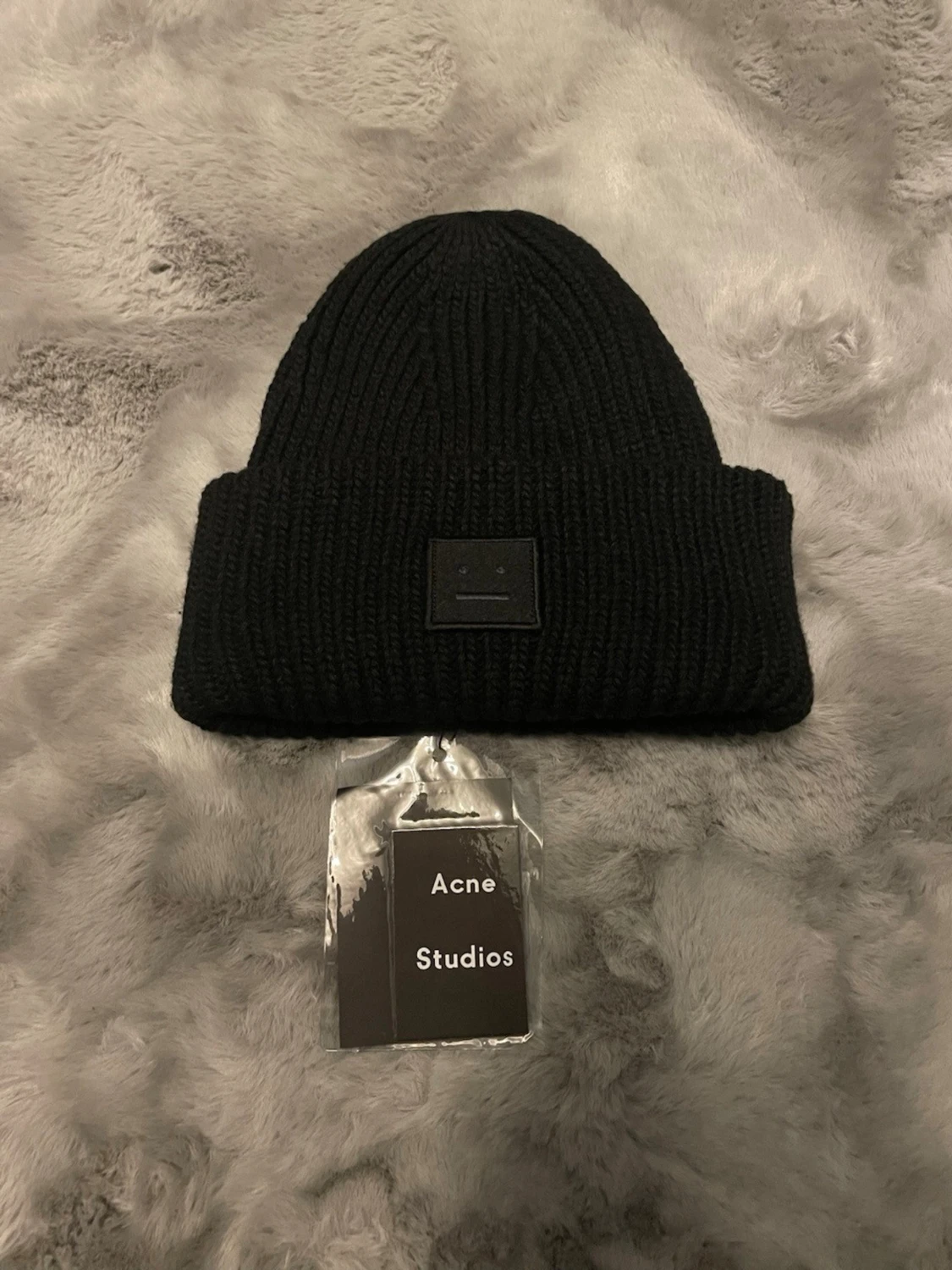 Svart acne mössa - 1