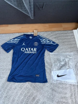 Psg t shirt  - Fotbollströja psg helt ny