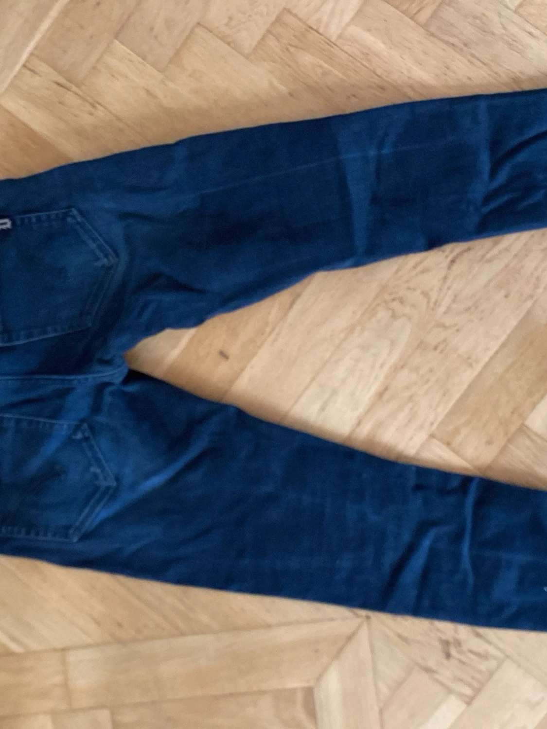 Mörkblå skinny jeans med knappar - 1