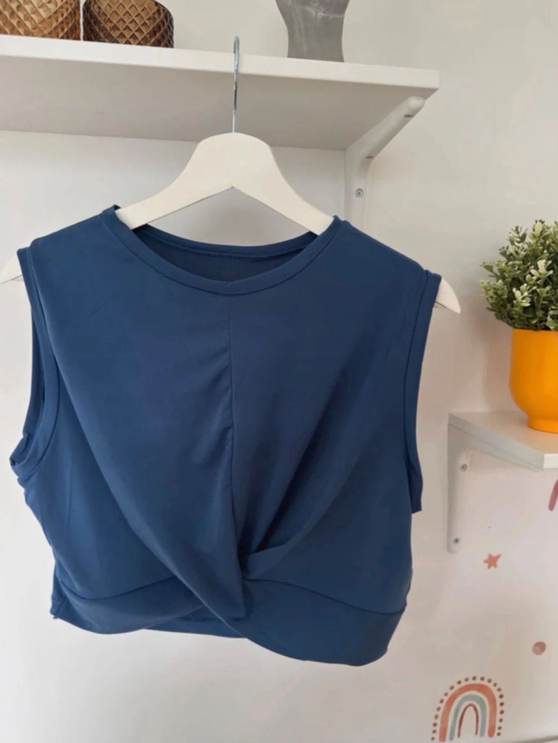 Blå croppad linnetopp med twist