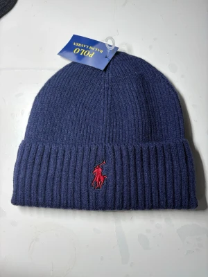 Mörkblå  mössa från Polo Ralph Lauren - Oanvänd  mössa ifrån Ralph Lauren 