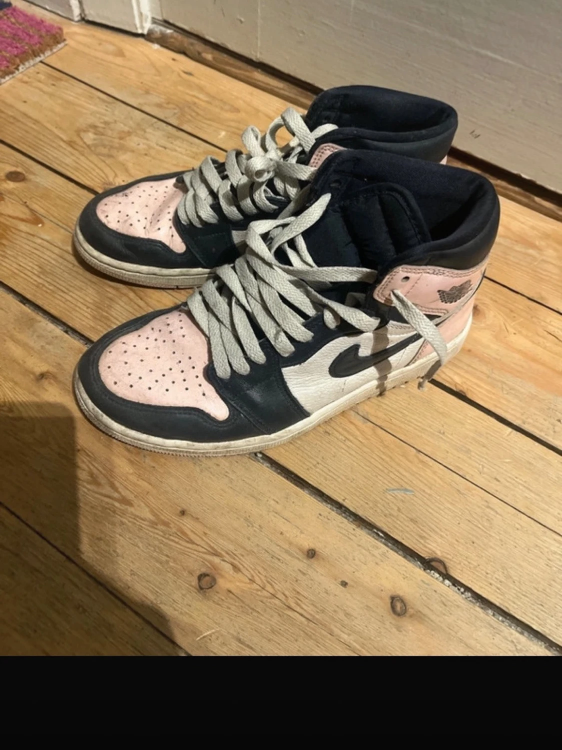 Nike Jordan 1 High i rosa och marinblå - 2