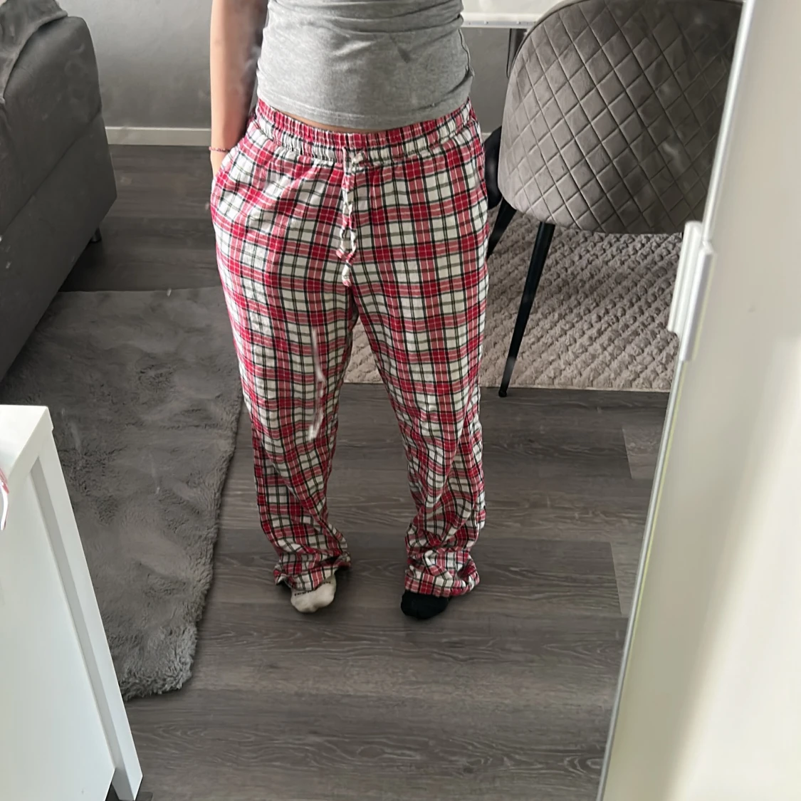 Röd- och vitrutiga mjukisbyxor med snörning