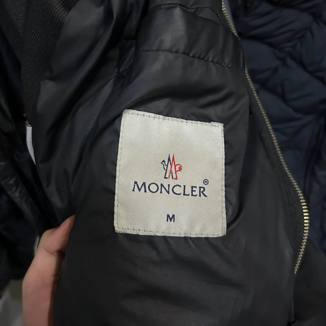 Svart dunväst från Moncler - 4