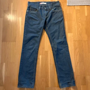 Levis 511 - Levis 511 slim passform hör av er vid frågor