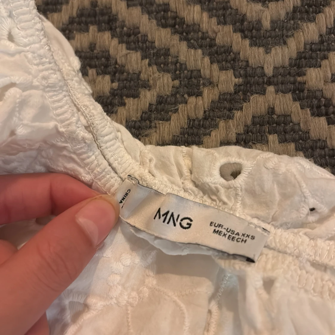 Vit offshoulder volangtop från MNG - 2