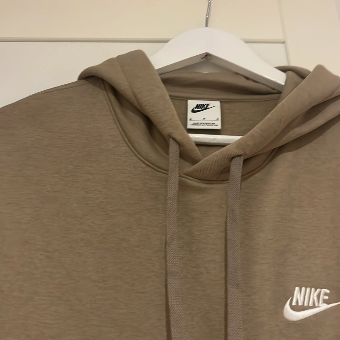 Beige Nike hoodie med broderad logga - 4