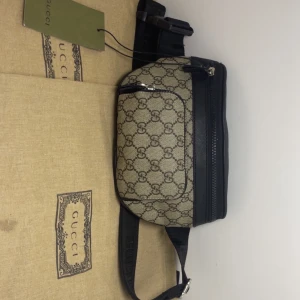 Mag väska  - Chest bag /mag väska