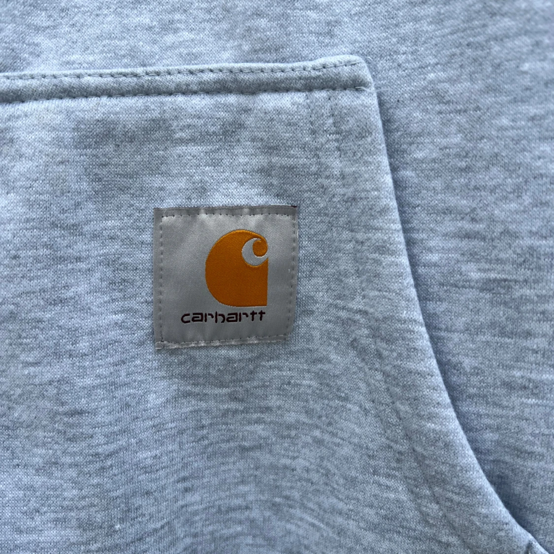 Grå hoodie med dragkedja från Carhartt - 3