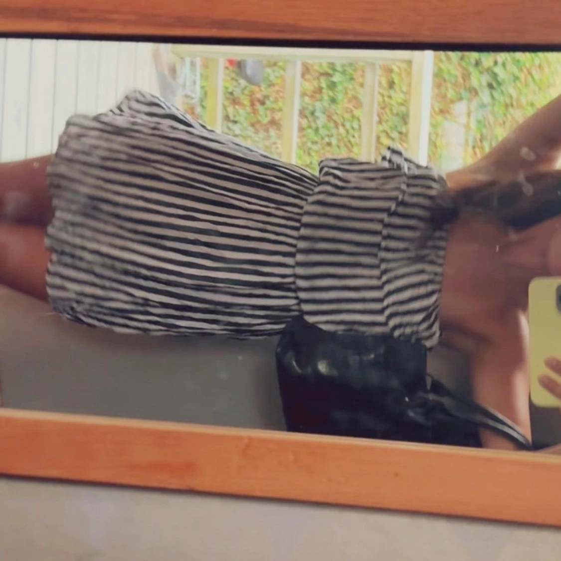 Randig offshoulder klänning från LMTD