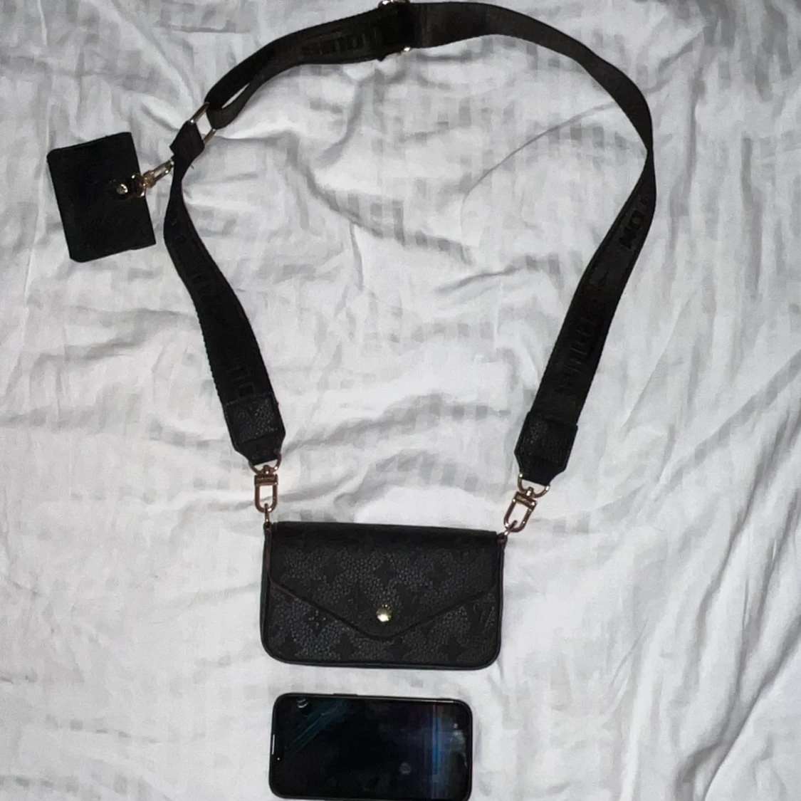 liten svart väska