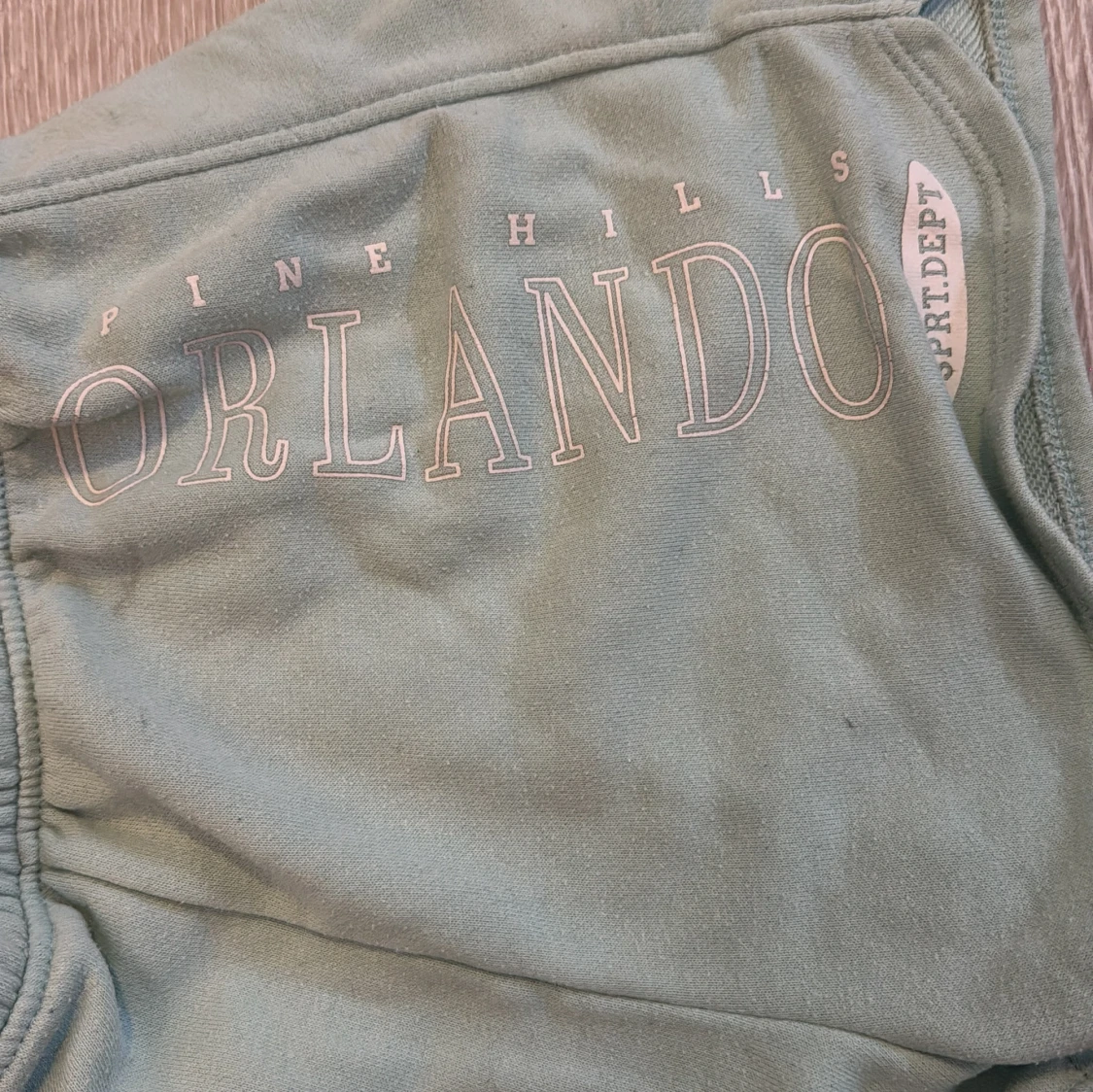 Mintgröna shorts från H&M med tryck - 3