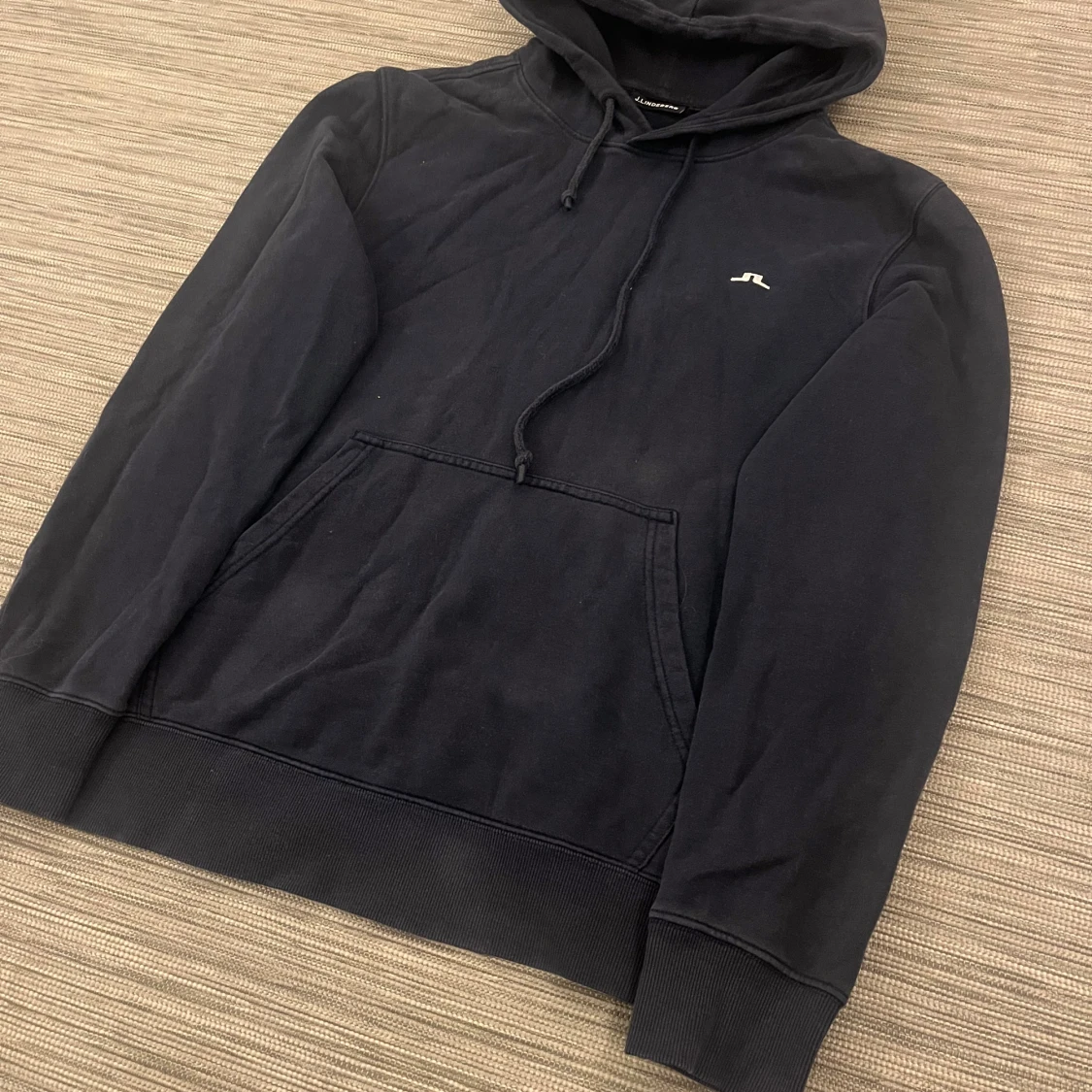 Marinblå hoodie från J.Lindeberg - 2