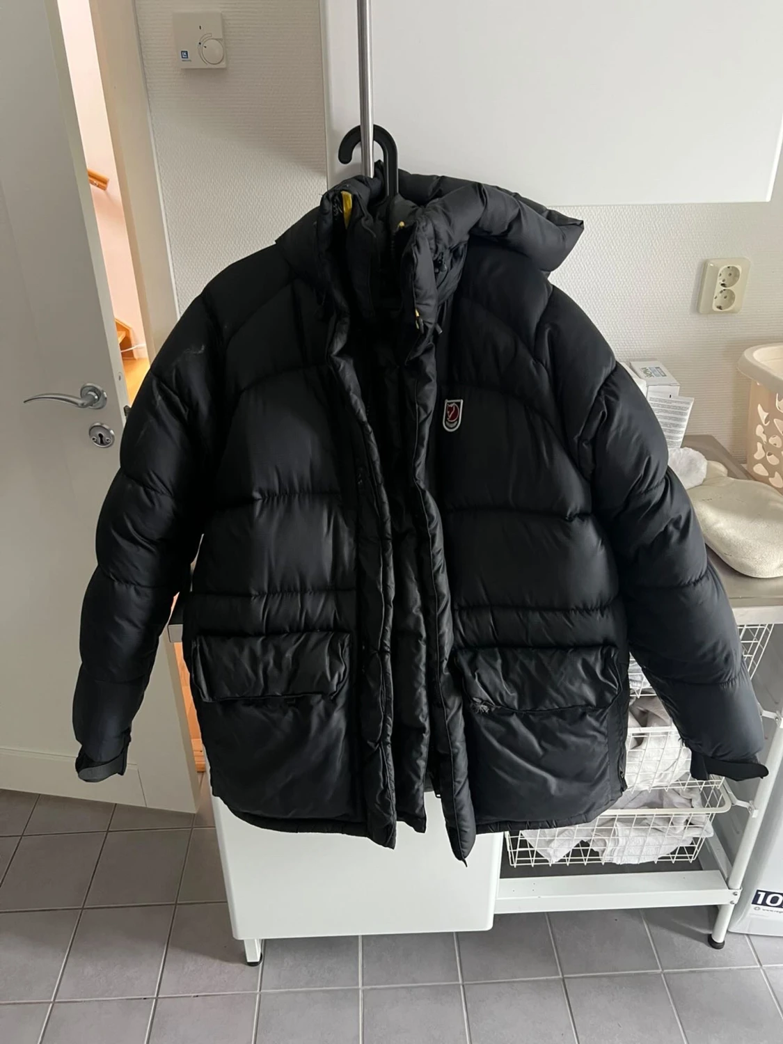 Svart dunjacka från Fjällräven S