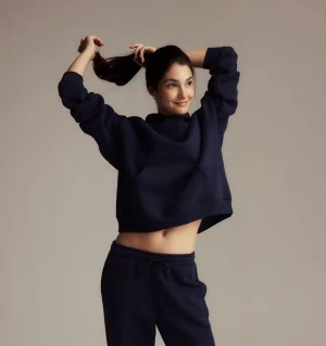 Mörkblå hoodie  - Snygg mörkblå hoodie. Perfekta för chill dagar eller när du vill vara bekväm men ändå se fräsch ut.