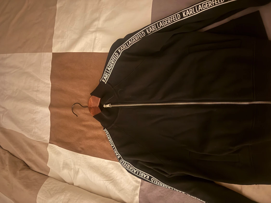 Svart kofta  från Karl Lagerfeld - 1