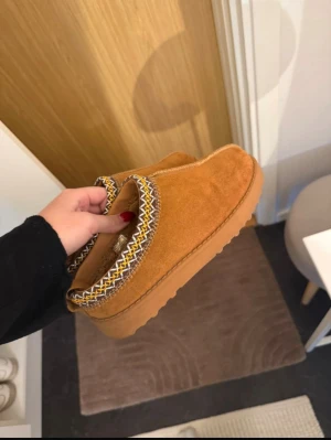 Vinter skor  - Säljer dessa då de va för små använda endast en gång 