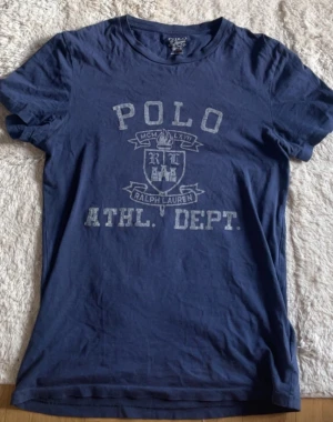 Rare Ralph Lauren t shirt  - As fet t shirt från Ralph lauren som är sällsynt då dessa modeller ej tillverkas lika mycket längre. Pris kan absolut diskuteras!!