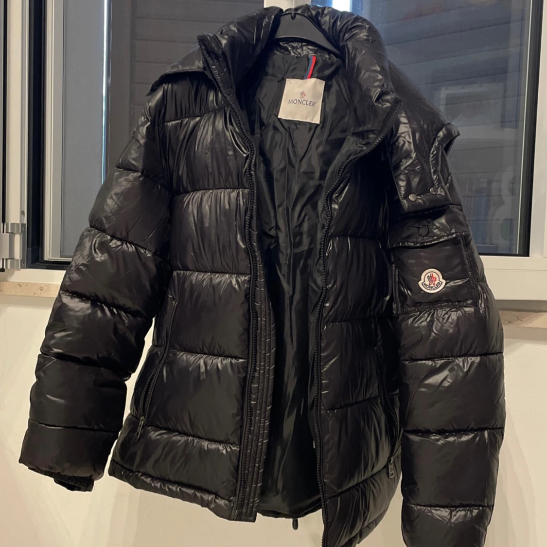 Svart pufferjacka från Moncler - 1