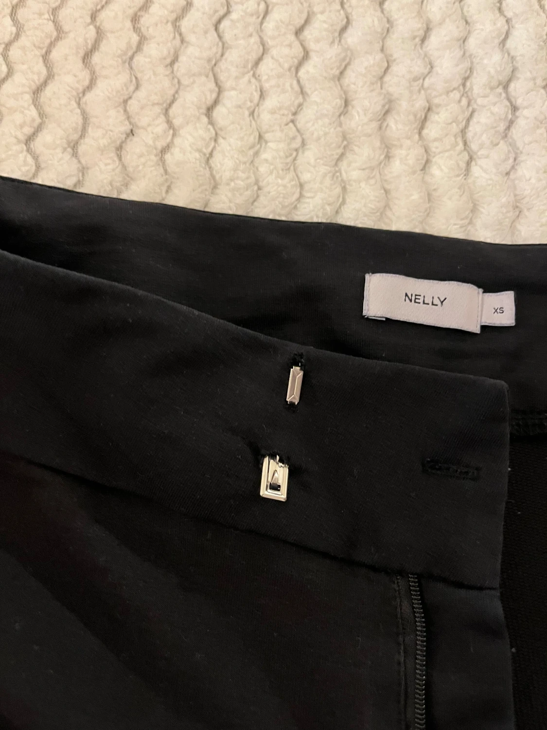 Svarta kostymbyxor från Nelly  - 3