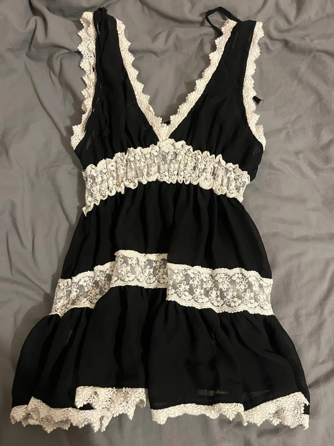 Svart spetstopp från G&Y Fashion - 1