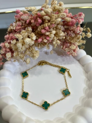 Klöver armband 9mm - Ett gulligt och vackert armband i storlek 9mm, rostfritt stål 