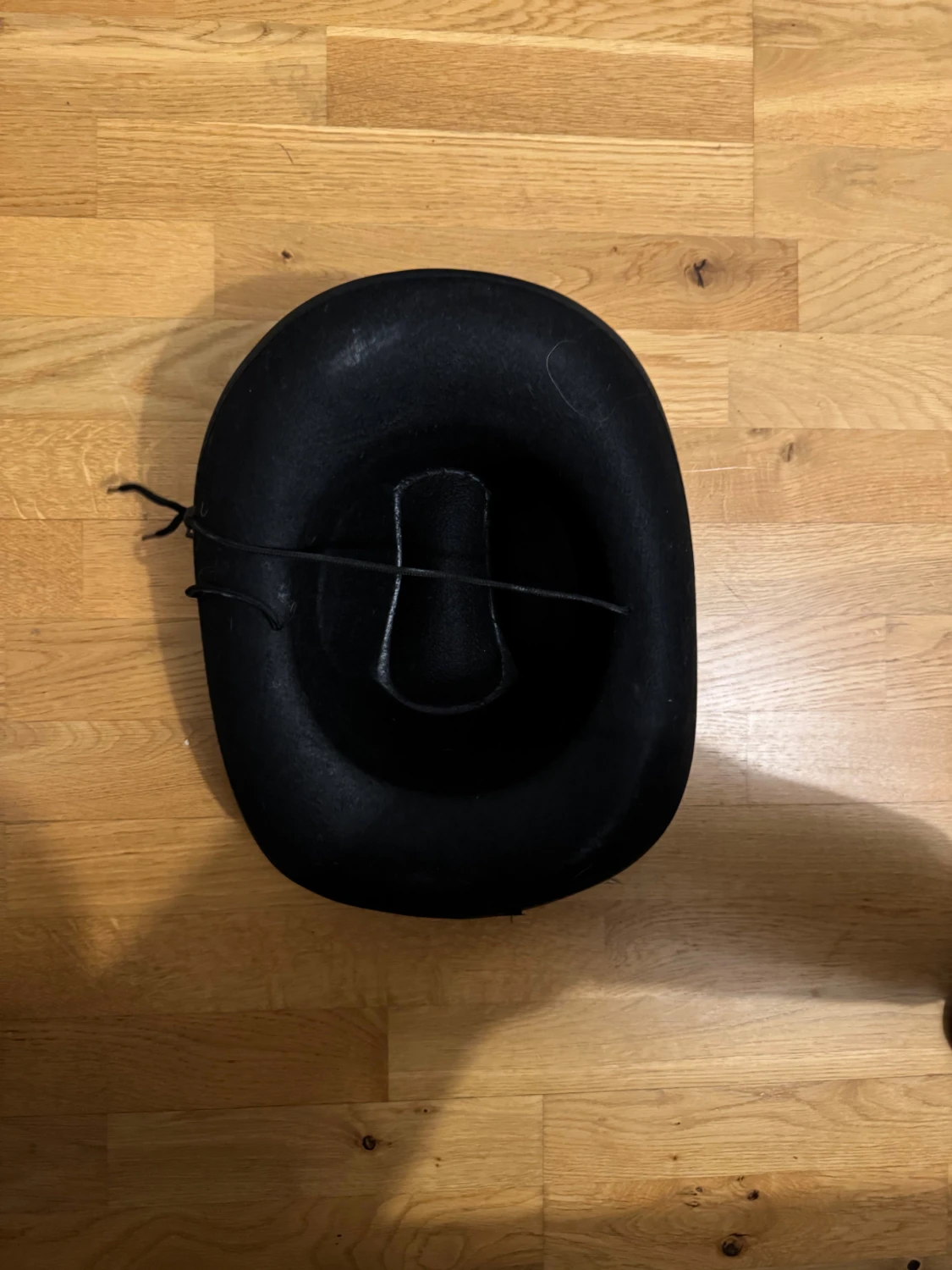Svart cowboyhatt med snöre - 2