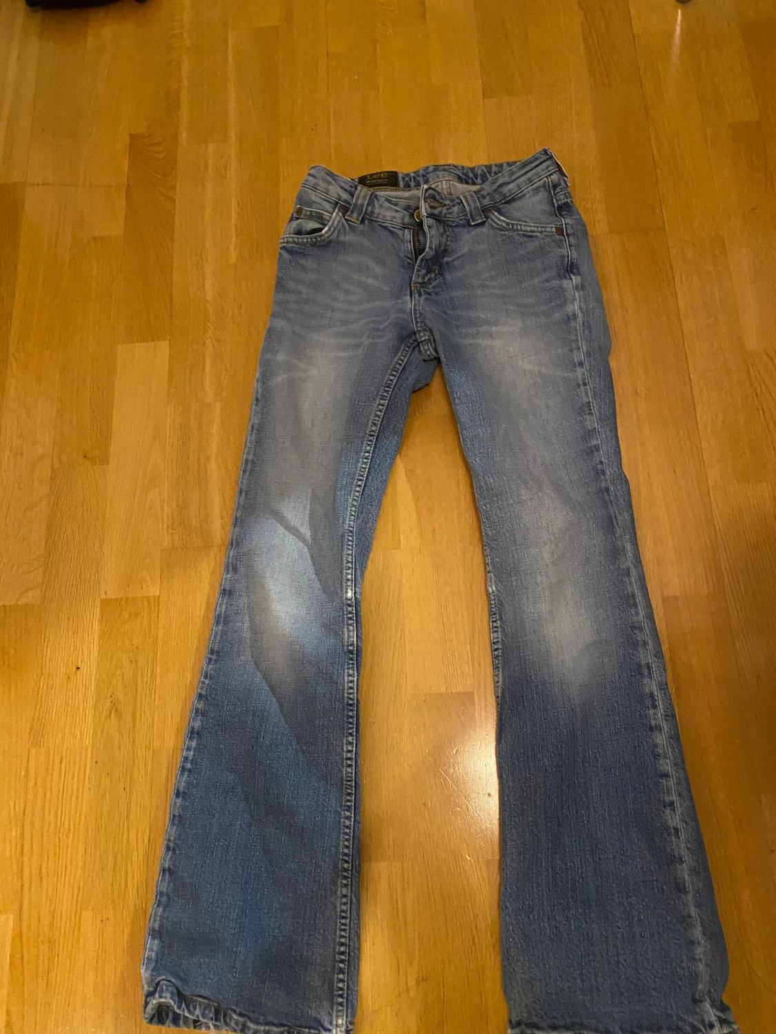 Blå bootcut jeans från Lee - 1