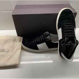 Valentino Garavani svarta (Byter helst) - Byter helst!