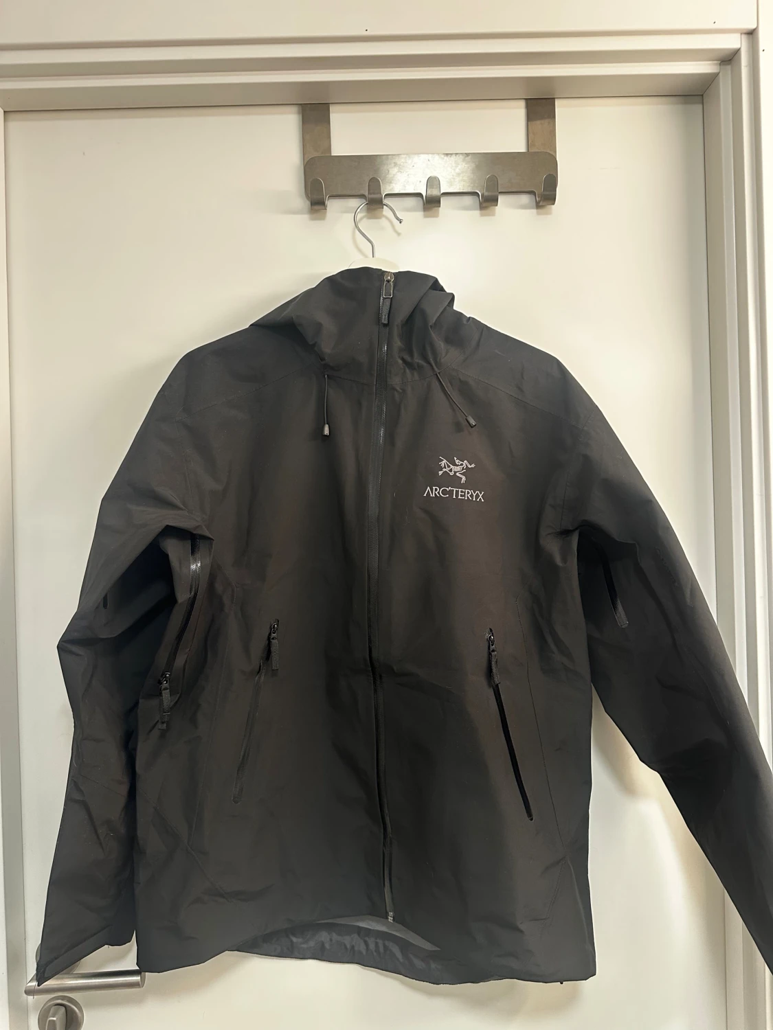 Svart Arc'teryx vindjacka Gore-Tex