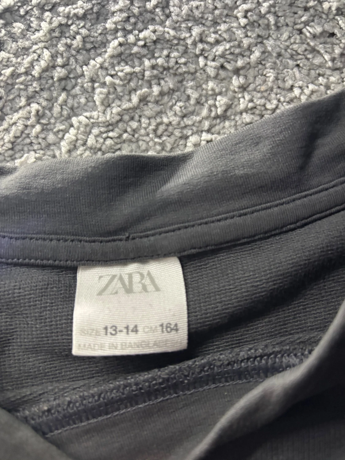 Mörkgrå t-shirt från Zara - 2