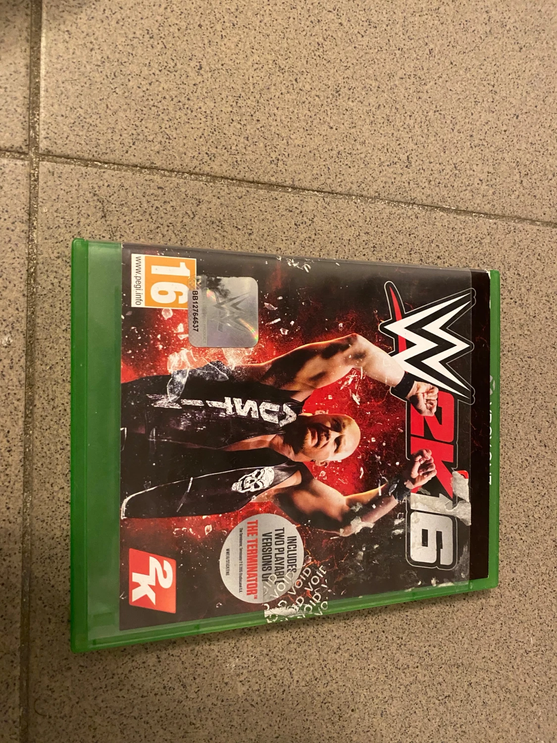 Xbox One S 1TB + 2 handkontroller + spel - 6