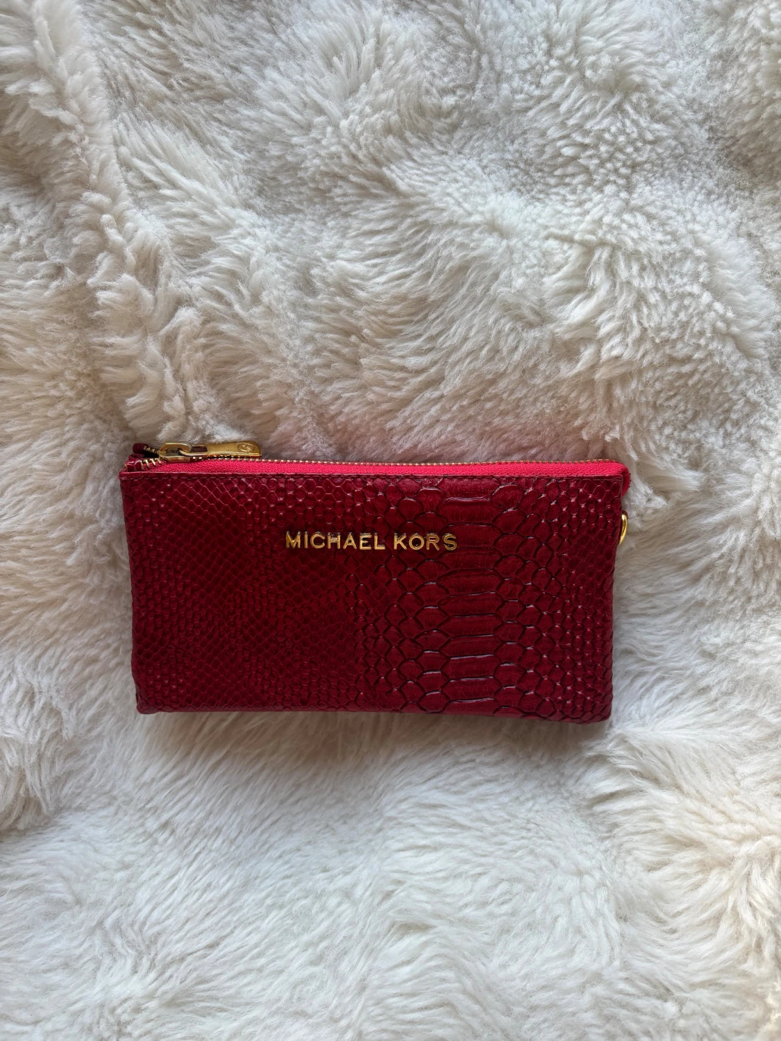 Röd plånbok Michael Kors med reptilmönster