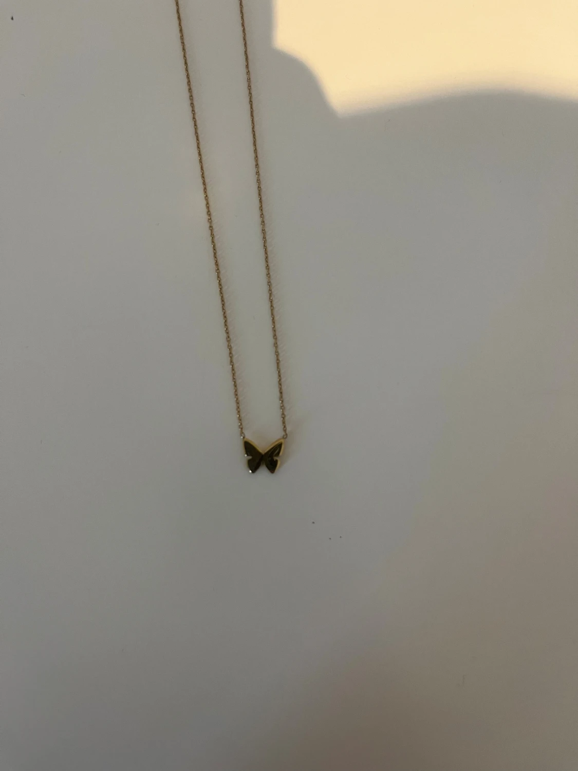 Guldigt halsband med fjärilshänge från Edblad  - 1