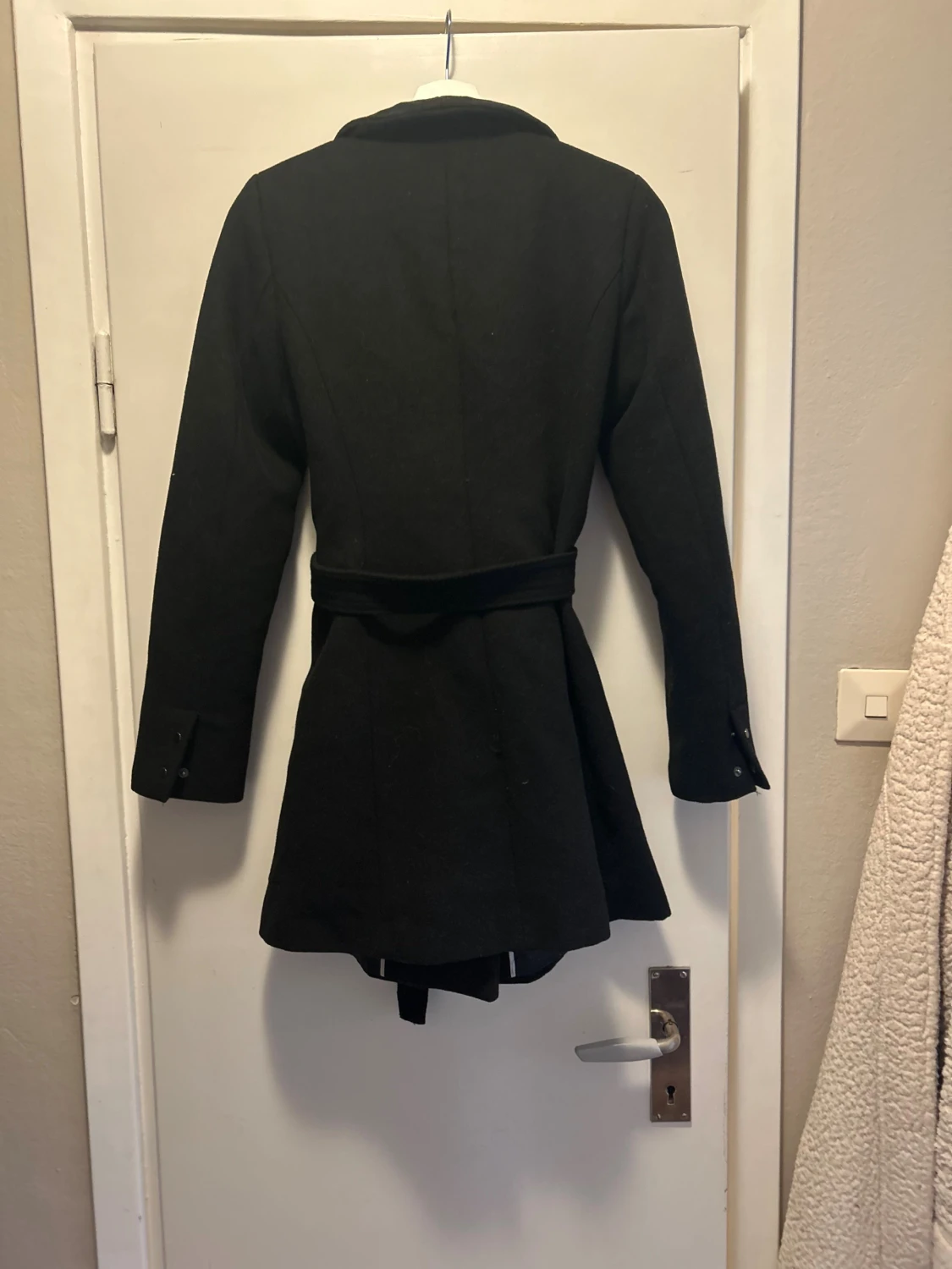 Svart kappa från Vero Moda med bälte - 1