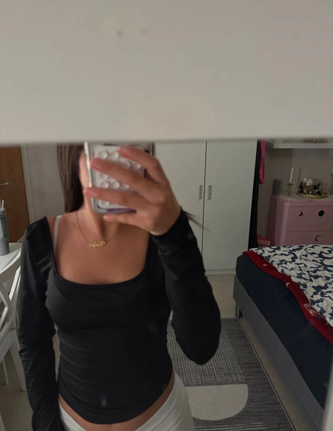 Svart omlottopp med rosett i ryggen - 1