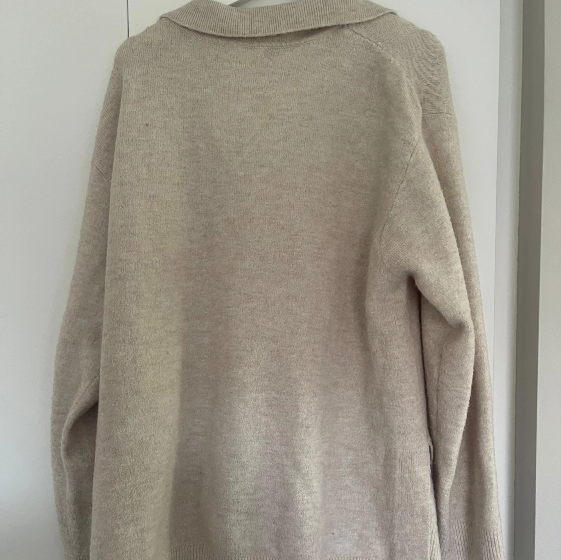 Beige stickad tröja med krage H&M - 3