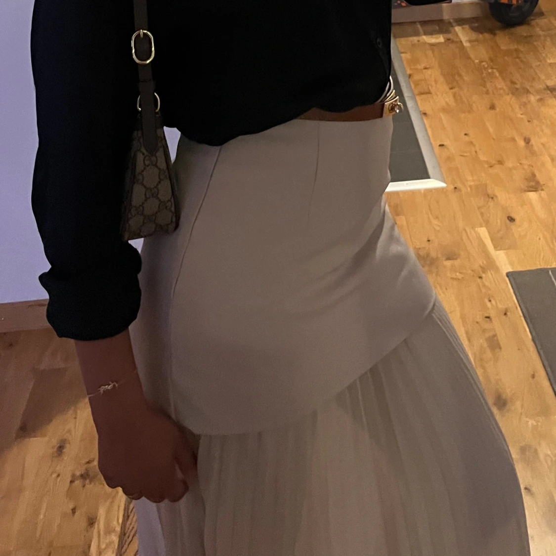 Beige plisserad långkjol - 1