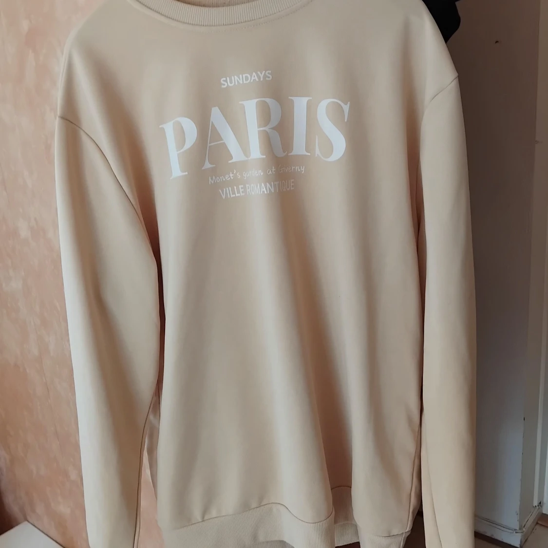 Beige sweatshirt med Paris-tryck - 1