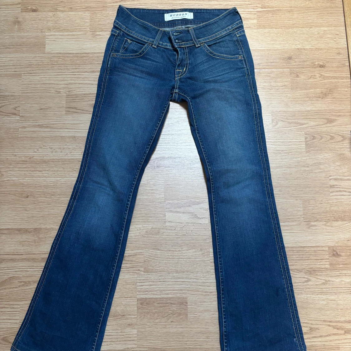 Blå bootcut jeans från Hudson