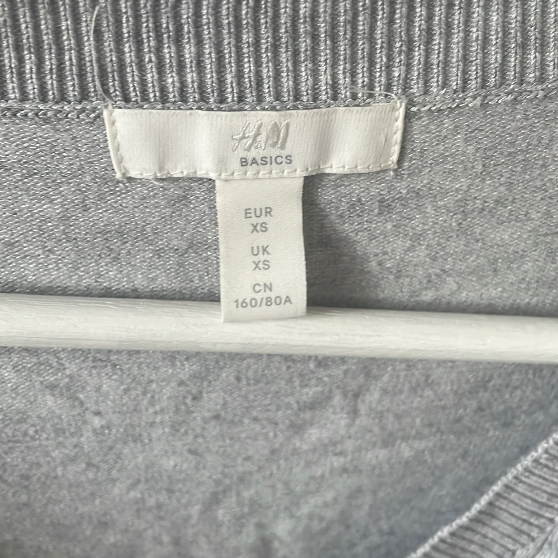 Grå kabelstickad v-ringad tröja H&M XS - 2