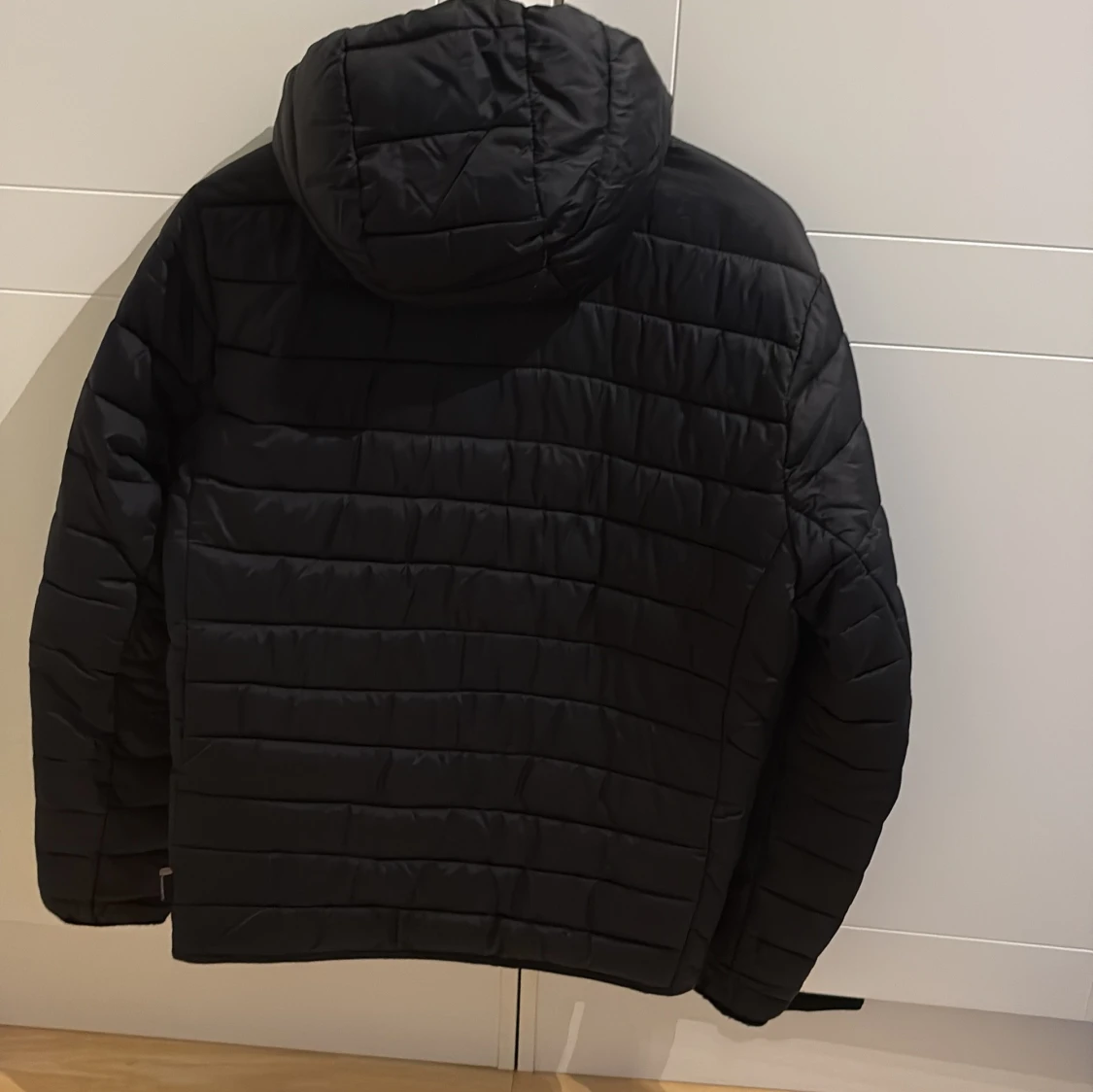 Svart Barbour pufferjacka med huva - 1