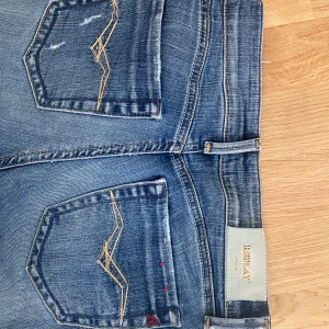 Replay Jeans - Jättesnygga vintage replay jeans som jag har sytt till bootcut. 