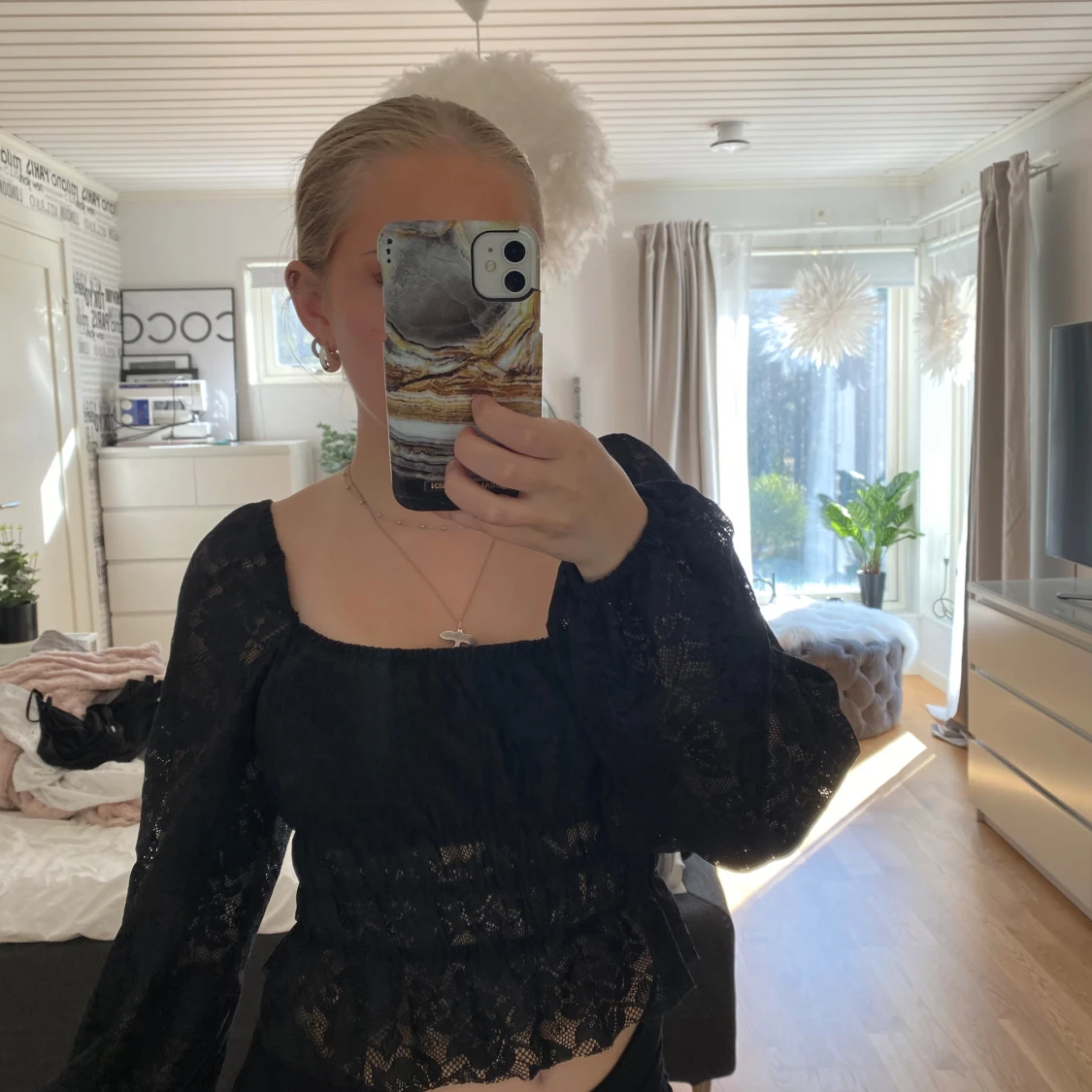 Svart spetsblus från Gina Tricot - 1