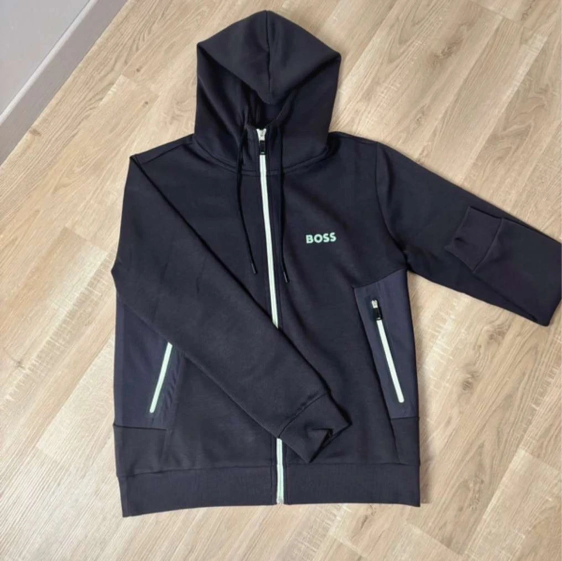 Mörkgrå BOSS Tracksuit - 1