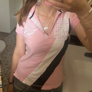 Rosa polo tröja  - Cool söt rosa polotröja 