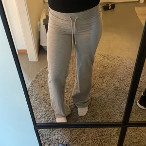 gråa mjukis - gråa mjukis från lager 157. de är i nytt skick o helt oanvända. 