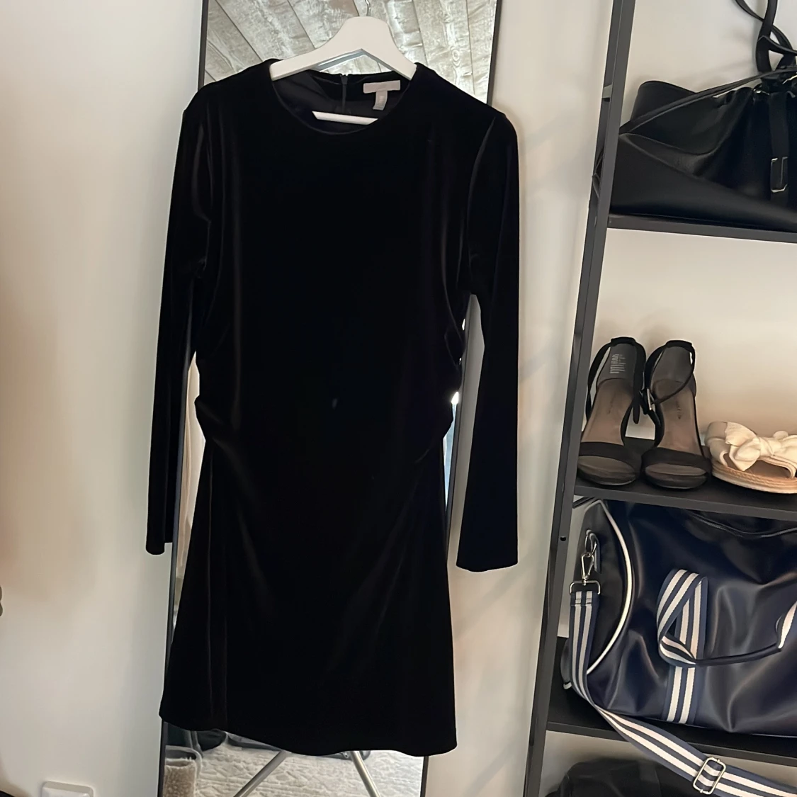 Svart sammetsklänning från H&M