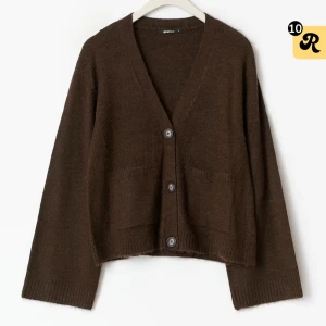 Brun kofta  - Jättefin helt ny kofta köpt igår från gina! Inte alls sticksig och passar nu till hösten! (Med prislapp)