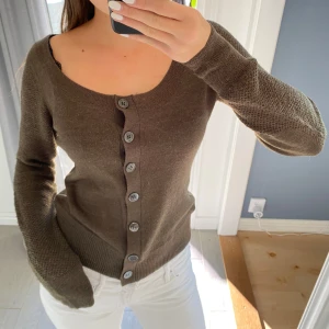 Brun kofta från Claudia Sträter - Snygg höstig kofta från Claudia Sträter i mycket bra skick